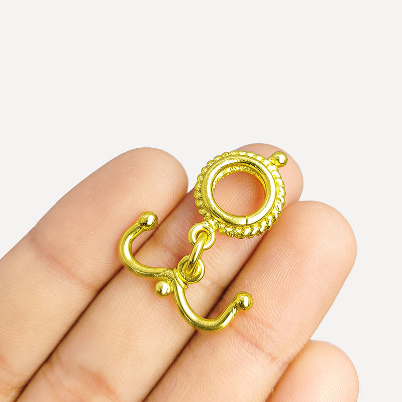 Handmade 18K gold overlay toggle clasp with polished rope-textured ring and curved bar, crafted in India for jewelry making