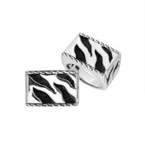 Sterling Silver beautiful pretty simple design ring handcrafted in Bali, Indonesia with oxidized rectangular pattern