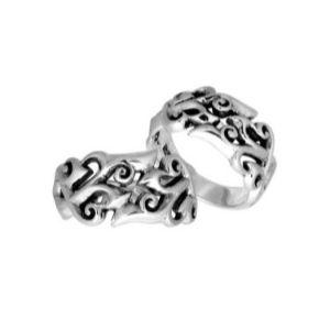 Sterling Silver beautiful designer fancy swirl ring handcrafted in Bali, Indonesia with oxidized scroll pattern