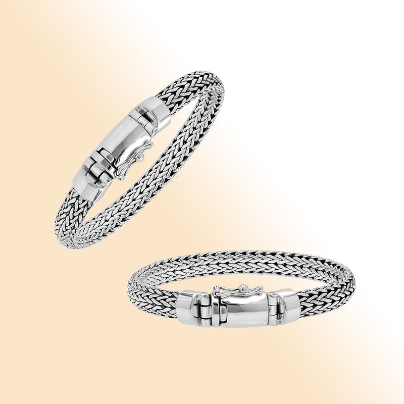 Sterling silver men’s wheat chain bracelet with mirror finish and box clasp closure.