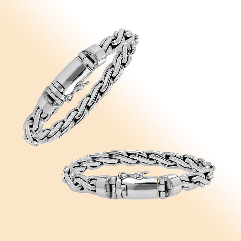 Sterling silver interlocked chain bracelet with polished finish and box clasp.