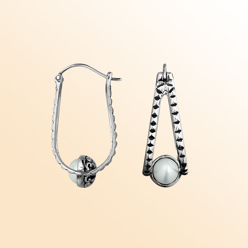 Artistic pearl triangle frame silver earrings