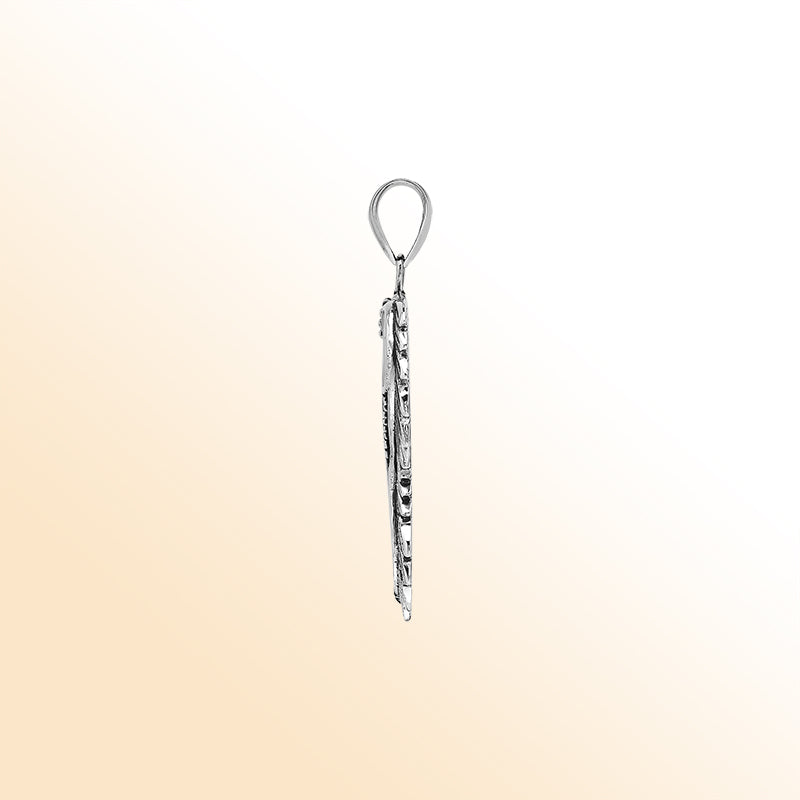 Sterling silver seahorse pendant with genuine mother of pearl inlay, handcrafted in Bali – elegant ocean-inspired jewelry for everyday wear or gifting.