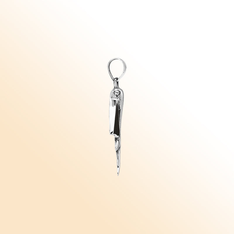 Black shell Mantaray pendant in sterling silver with ocean-inspired Balinese design, handmade jewelry.