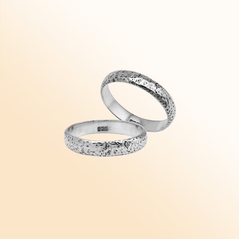Sterling silver hammered texture band ring, handcrafted unisex 925 silver minimalist jewelry for men and women, perfect for everyday wear or stacking.