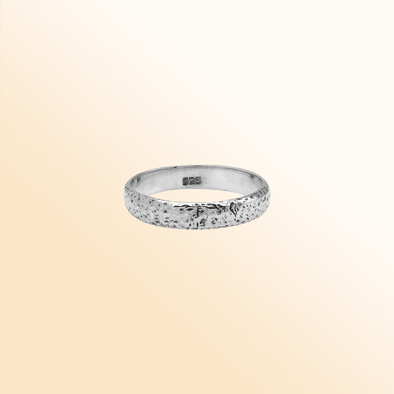Sterling silver hammered texture band ring, handcrafted unisex 925 silver minimalist jewelry for men and women, perfect for everyday wear or stacking.