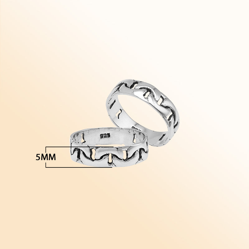 Sterling silver band ring with wavy oxidized pattern, handcrafted unisex 925 silver jewelry for men and women, perfect for everyday wear or gifting.