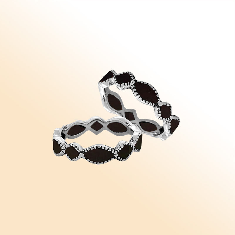 Elegant sterling silver Black Shell wave band ring with Balinese handcrafted detailing