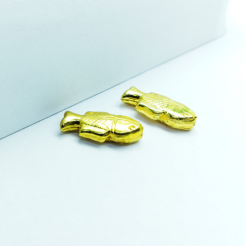 Handcrafted fish-shaped bead with 18K gold overlay made in India.