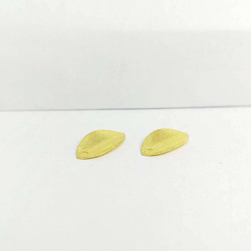 18K gold overlay handcrafted leaf shape chip bead made in India for retail jewelry crafting