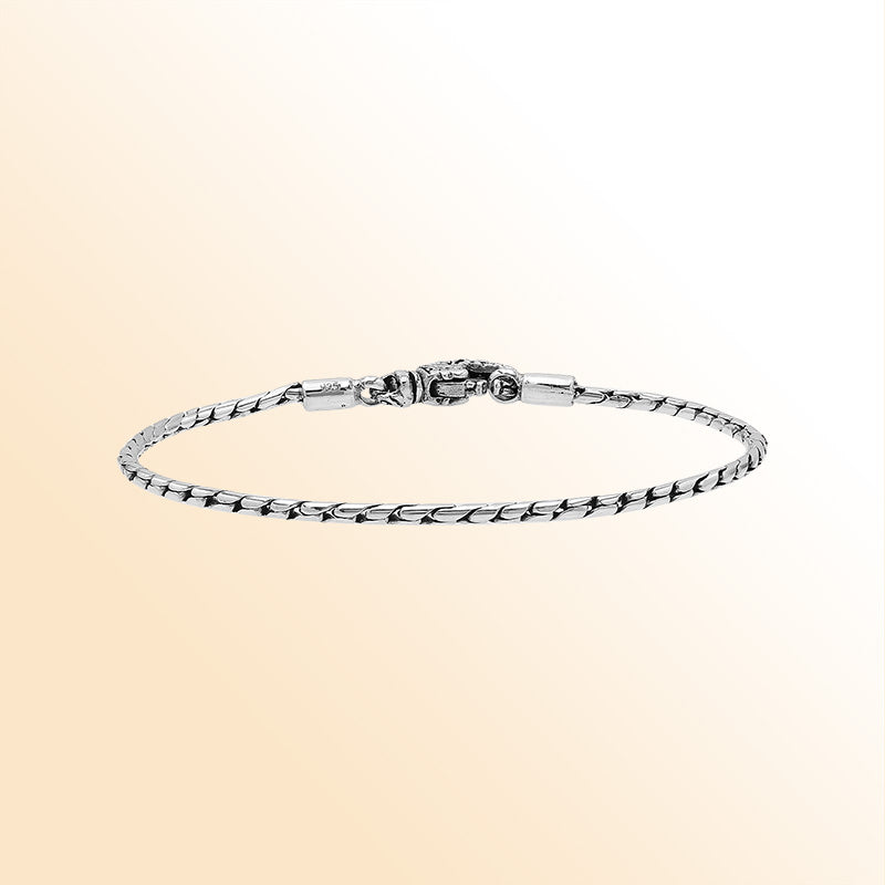 Elegant sterling silver twisted hook chain bracelet with polished finish and 3MM chain diameter, crafted for everyday sophistication and modern minimalist style.