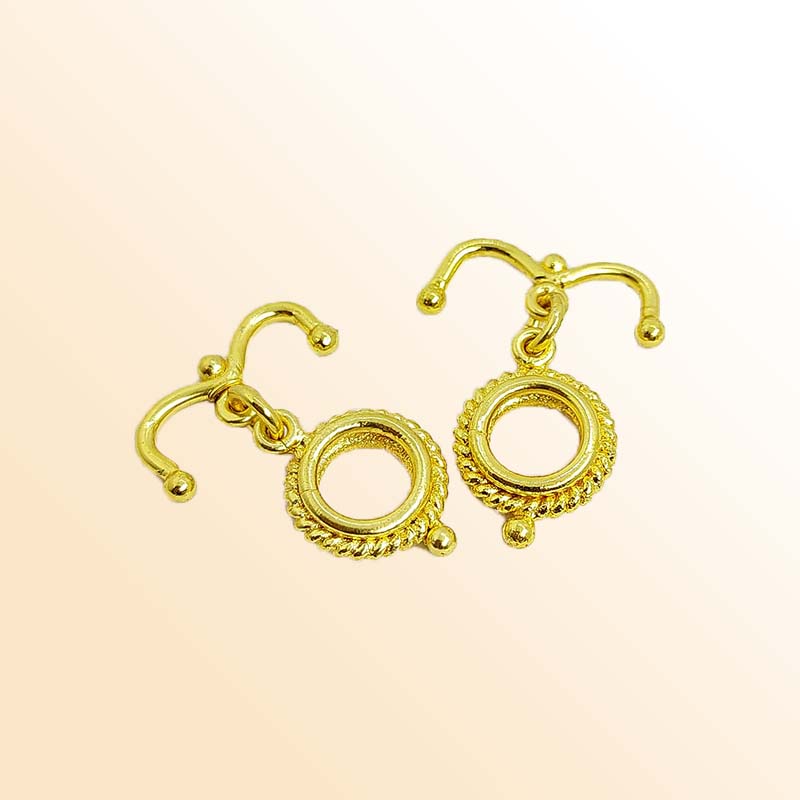 Handmade 18K gold overlay toggle clasp with polished rope-textured ring and curved bar, crafted in India for jewelry making
