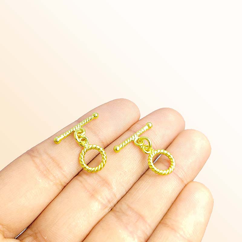 Handmade 18K gold overlay toggle clasp with polished rope-style ring and twisted bar, crafted in India for bracelets and necklaces