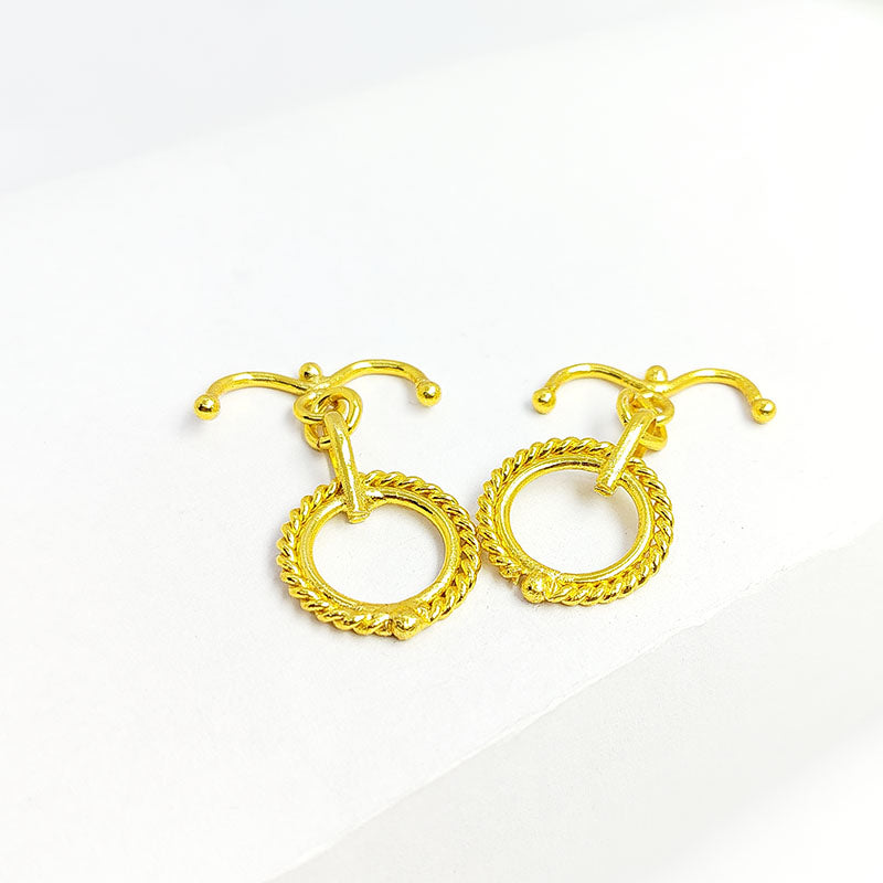 Handmade 18K gold overlay toggle clasp with polished rope-style ring and curved bar, crafted in India for bracelets and necklaces