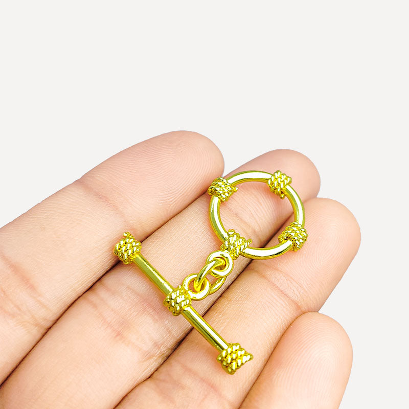 Handmade 18K gold overlay toggle clasp with polished circular ring and rope wrap bar detail, crafted in India for bracelets and necklaces