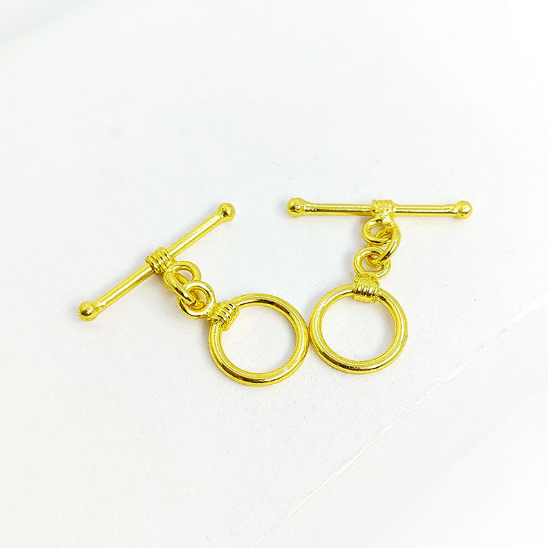 Handmade 18K gold overlay toggle clasp with polished smooth ring and wrapped bar, crafted in India for bracelets and necklaces
