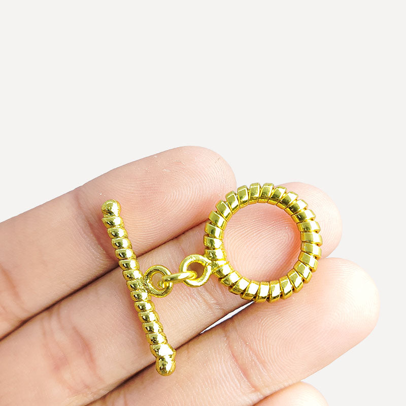 Handmade 18K gold plated grooved toggle clasp with polished finish, crafted in India for bracelets and necklaces