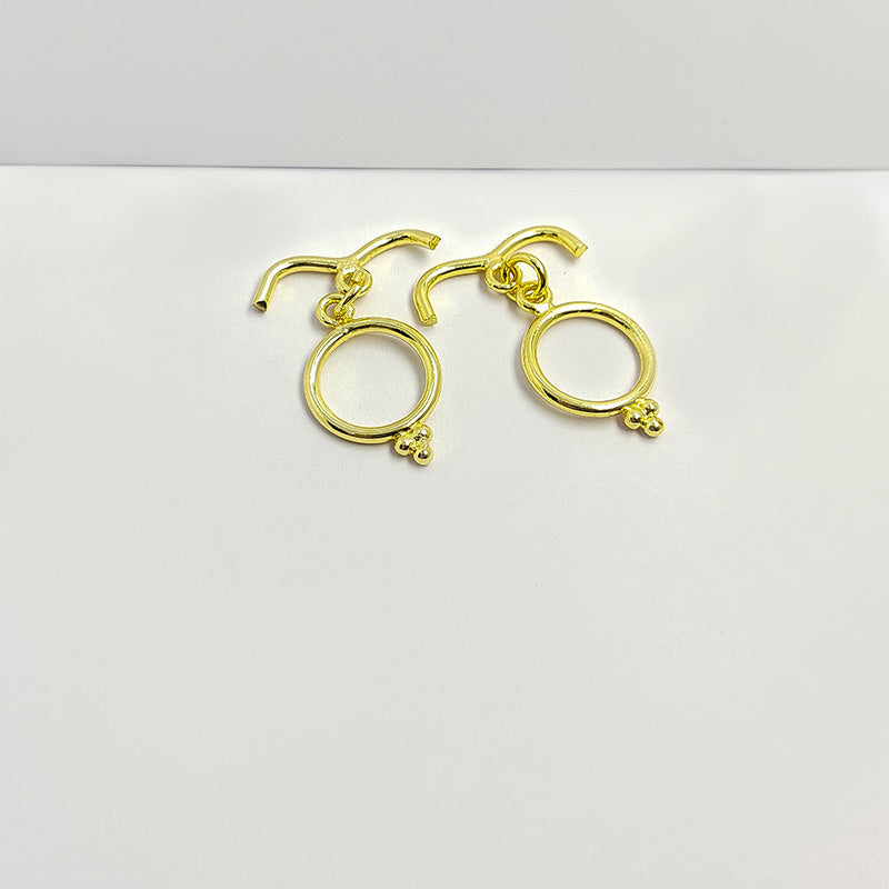 Handmade 18K gold plated grooved toggle clasp with polished finish, crafted in India for bracelets and necklaces