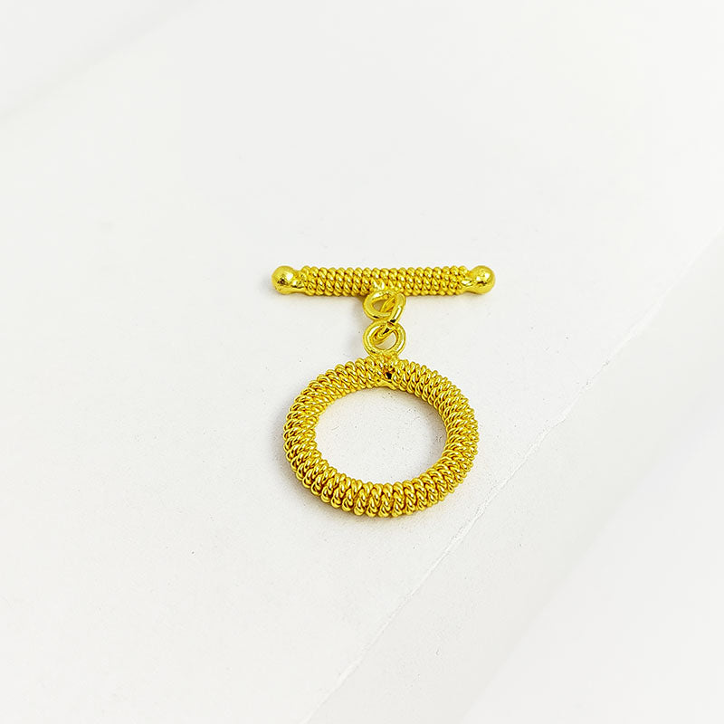 Handmade 18K gold plated rope-style toggle clasp with polished finish, crafted in India for bracelets and necklaces