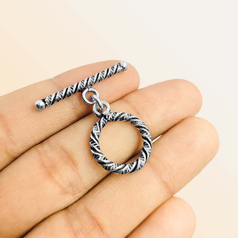 Elegant Silver Overlay oval toggle clasp, handcrafted in Bali – textured loop and bar closure for necklaces and bracelets.
