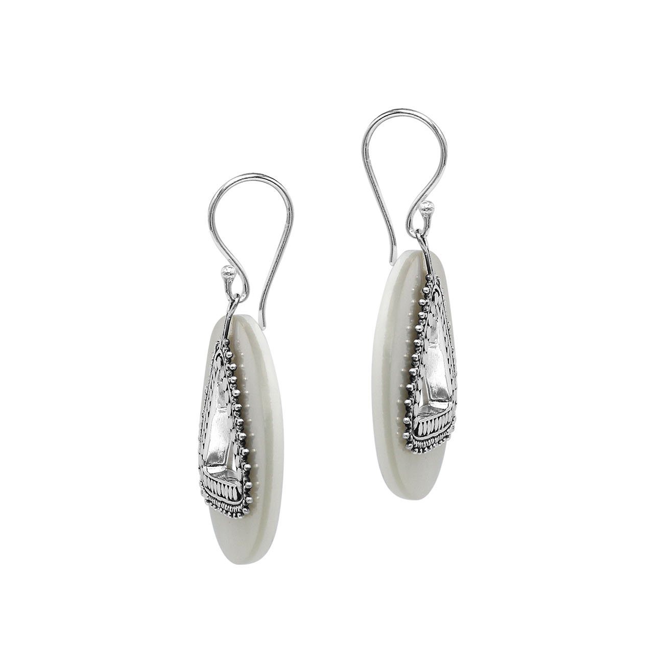 AE-1184-MOP Sterling Silver Round Shape Earring With Mother Of Pearl Jewelry Bali Designs Inc 